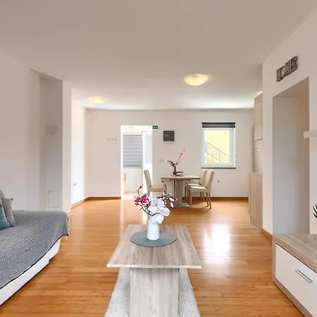 Casa Marlena بيت للعطل بولا