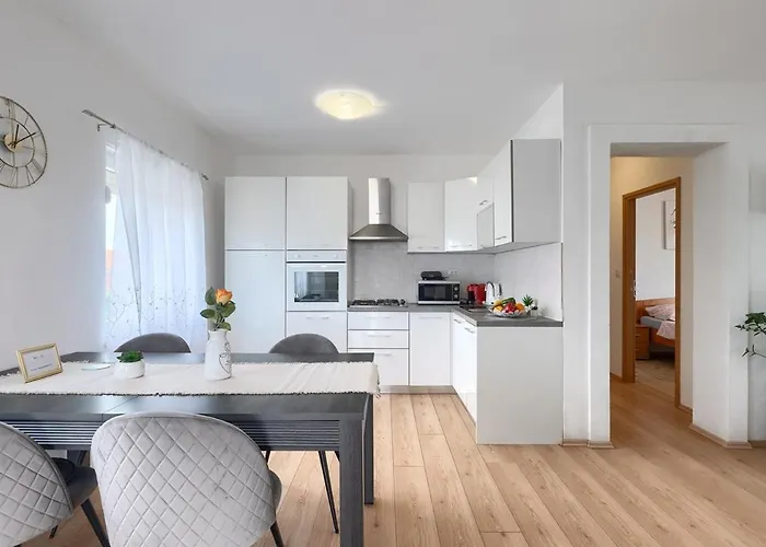 House Marlena 펜션 *